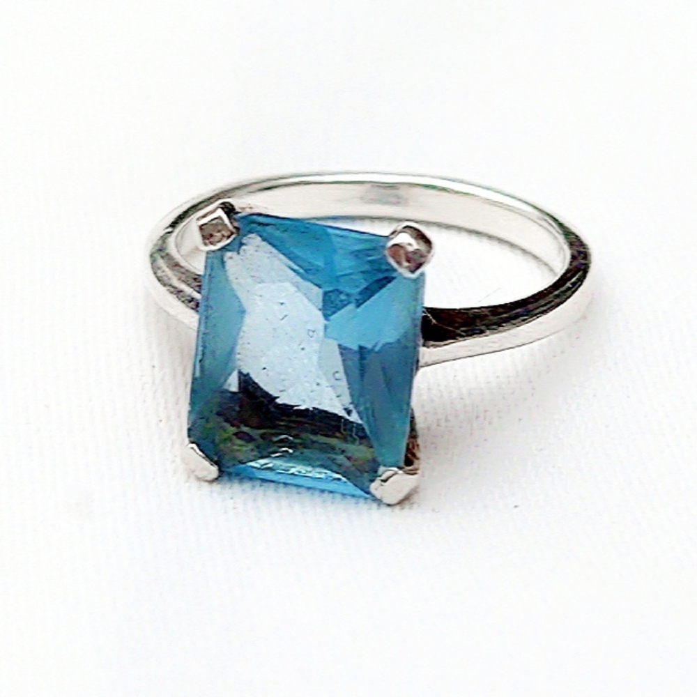 Vintage Aquamarine Cocktail Ring set in Sterling Silver- Size 7